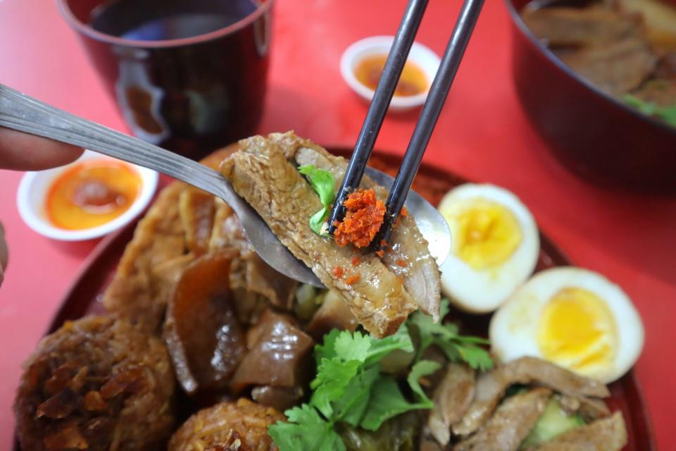 jin ji teochew braised duck - red dried shrimp chilli