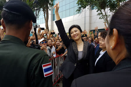 Ousted former Thai prime minister Yingluck Shinawatra greets supporters as she leaves the Supreme Court in Bangkok, Thailand, August 1, 2017. REUTERS/Aukkarapon Niyomyat