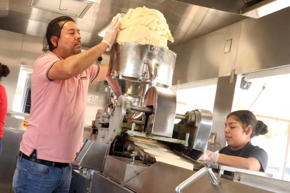 Benjamín Serrato and Maribel Reyes are employees of Tortillería Ortuño, which opened its doors at 4542 Belmont Avenue in Fresno on September 10, 2023. María G. Ortiz-Briones/ mortizbriones@vidaenelvalle.com