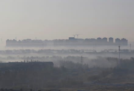 FILE PHOTO: Apartment blocks are seen in smog on the outskirts of Tianjin, China, October 11, 2017.  REUTERS/Jason Lee/File Photo