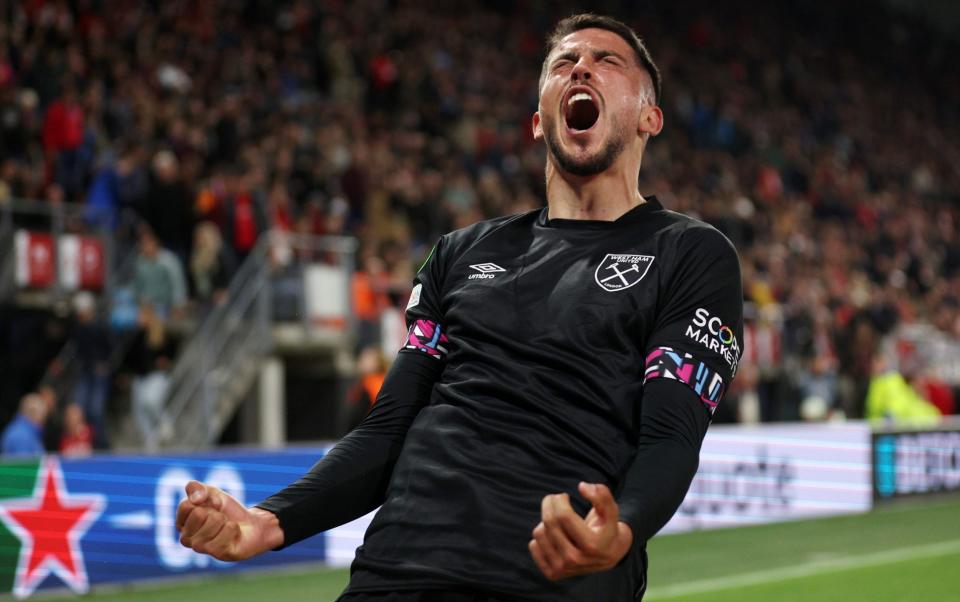 Pablo Fornals of West Ham United celebrates victory after the UEFA Europa Conference League semi-final second leg match between AZ Alkmaar and West Ham United at AFAS Stadion on May 18, 2023 in Alkmaar, Netherlands - Getty Images/Dean Mouhtaropoulos