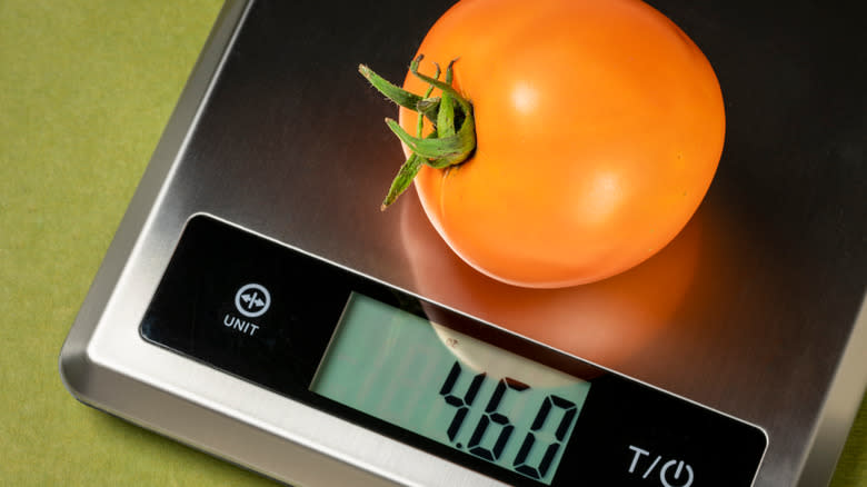 tomato on kitchen scales