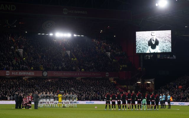 Sheffield United and Manchester United players pay tribute to Sir Bobby Charlton at Bramall Lane