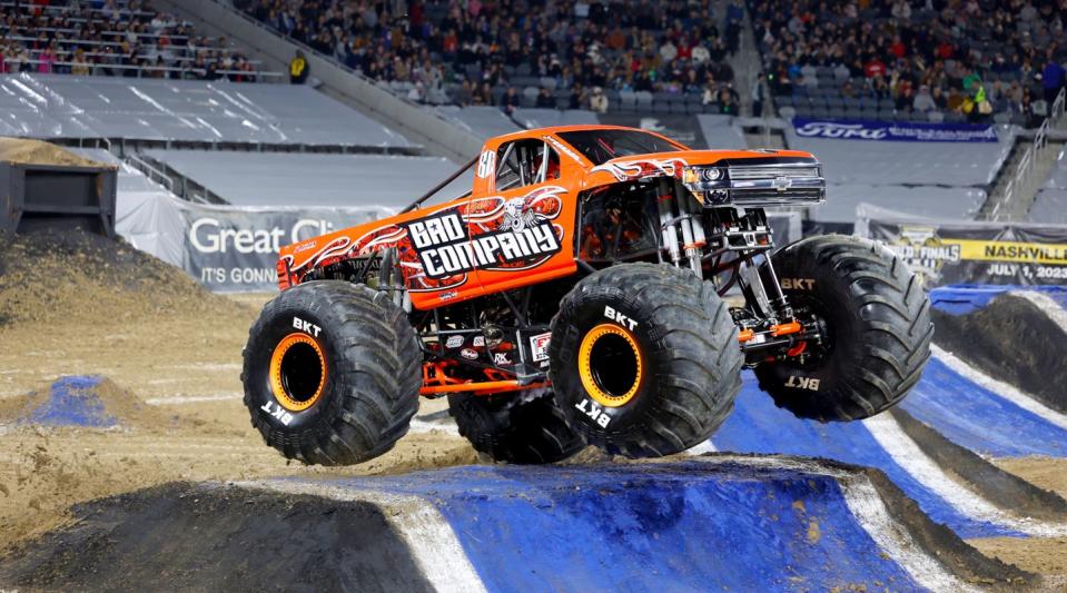 monster jam bad company monster truck mid jumo