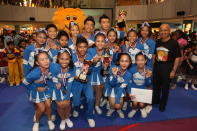 Westwood Secondary School's cheerleading squad, Upbeats, together with Singa and Dr William Wan, General Secretary of the Singapore Kindness Movement.