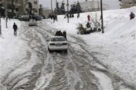 People play with snow after a heavy snowstorm in Amman December 13, 2013. REUTERS/Majed Jaber