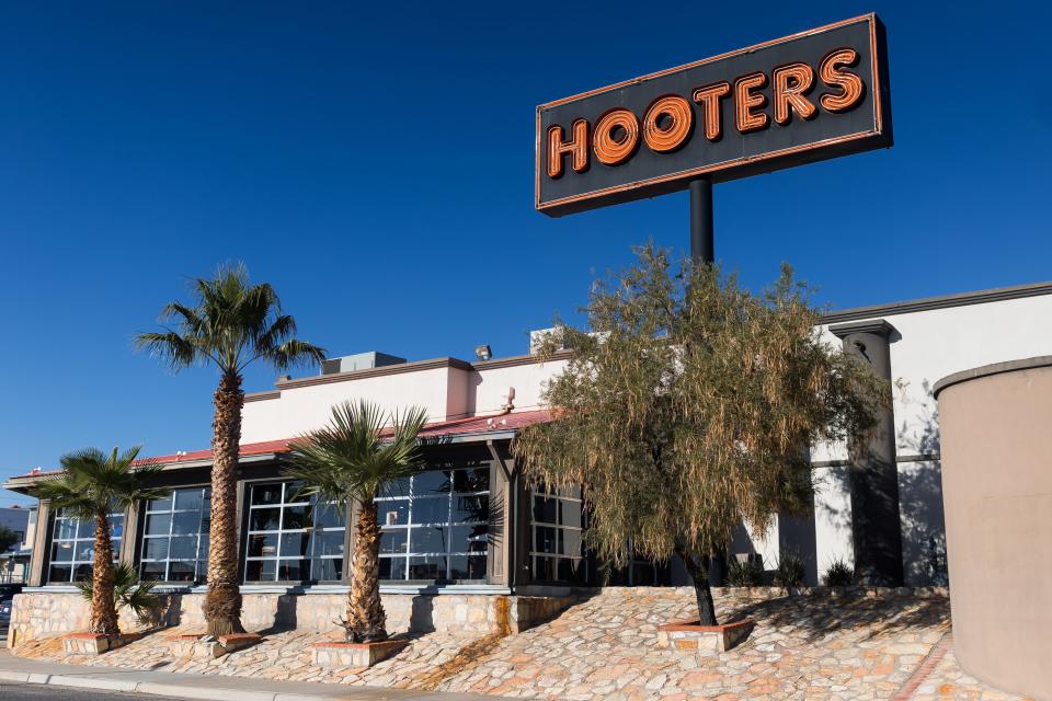 Hooters is located at 1170 Sunmount Dr.