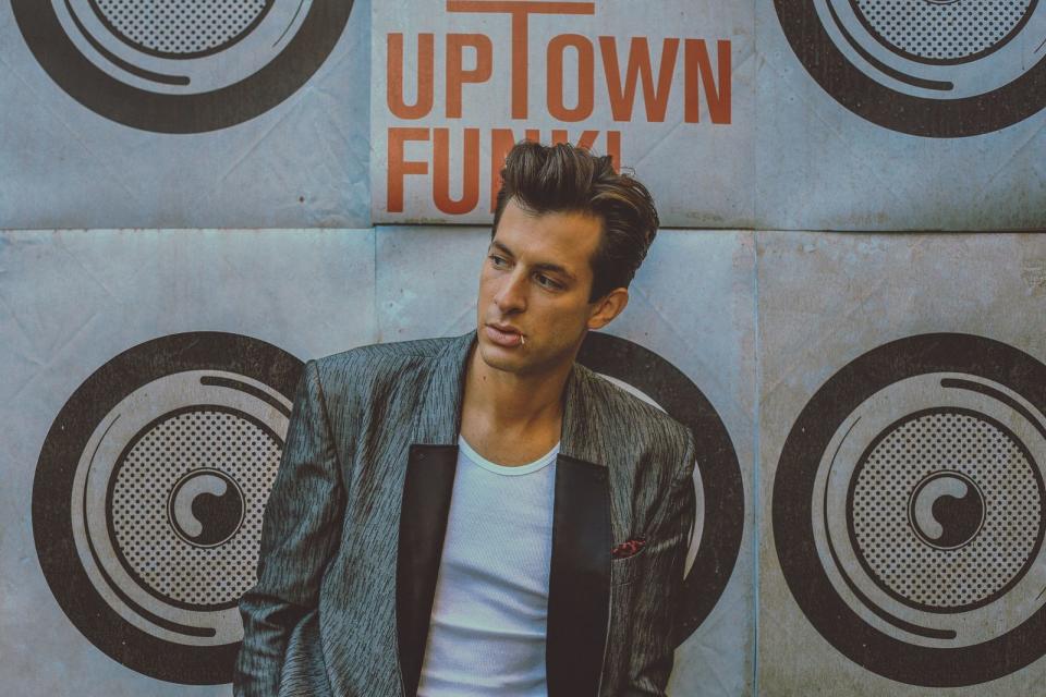 <p>Mark Ronson und Bruno Mars landen mit ihrem "Uptown Funk" aktuell auf Platz 4: 4,43 Milliarden Klicks! Zu sehen hier: https://www.youtube.com/watch?v=OPf0YbXqDm0 (Bild: Sony)</p> 