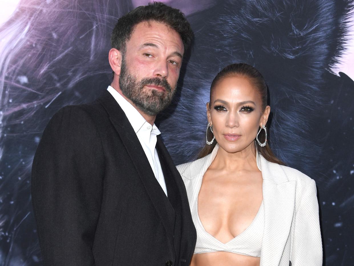 A picture of Ben Affleck and Jennifer Lopez.