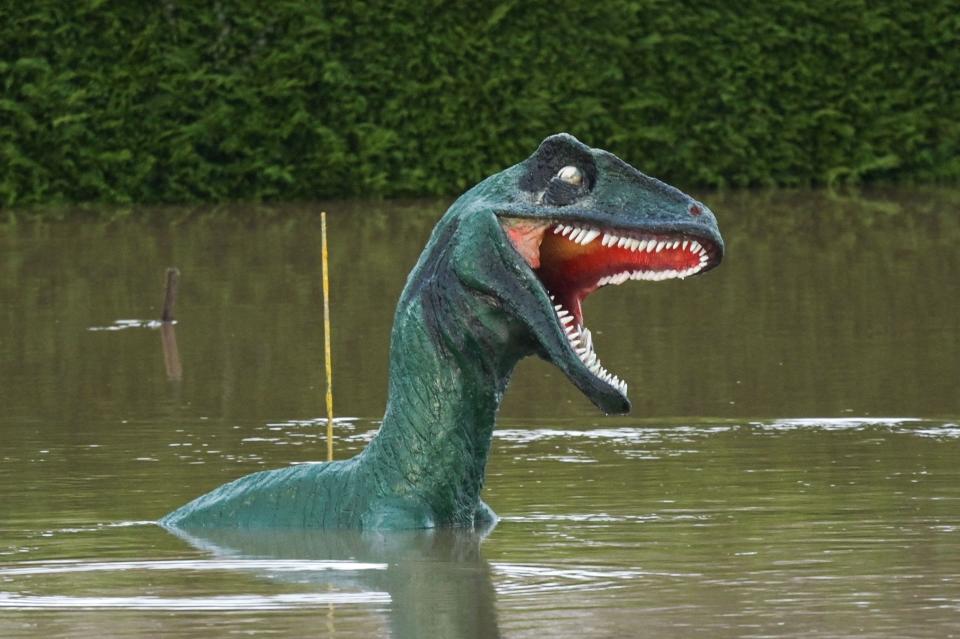 Stourport on Severn, Worcestershire, January 3rd 2024 - Water levels continue to rise through Stourport-on-Severn on Wednesday as rain from Storm Henk brought severe flood warnings to much of the UK. A model of a dinosaur at a mini golf course, named Dennis by locals who use it as a flood height gauge, is now ‘shoulder deep', on Monday he was ‘knee deep'. Geoffrey the Giraffe is also up to his neck in water. - Credit: Stop Press Media/Alamy Live News