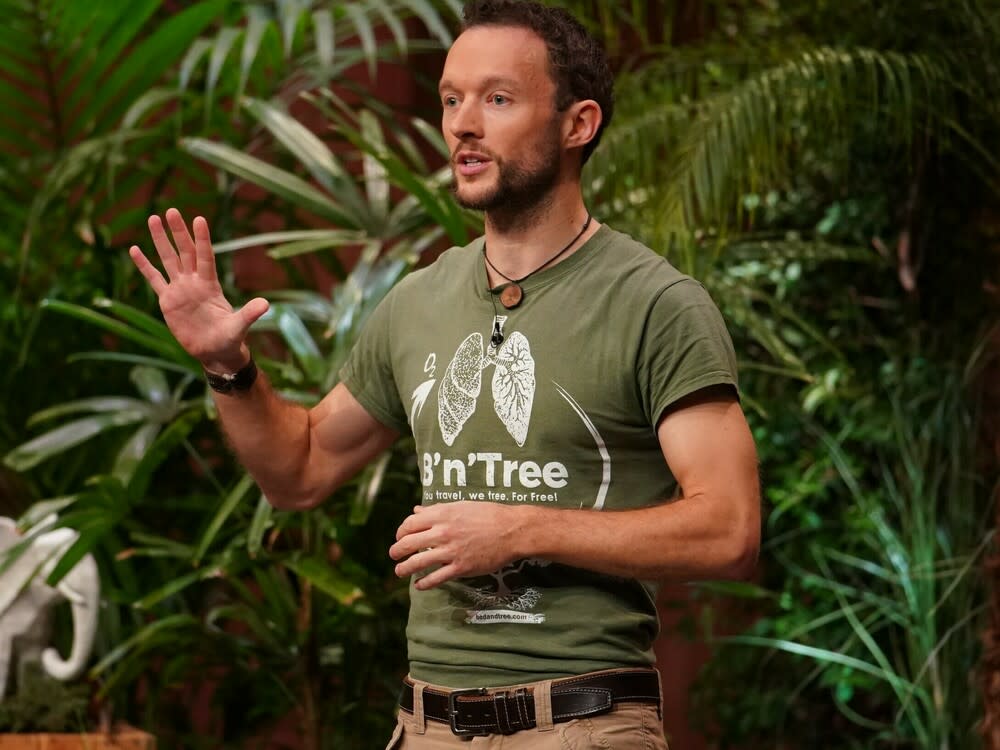 Chris Kaiser stellt sein Start-up B'n'Tree vor. (Bild: TVNOW / Stefan Gregorowius)