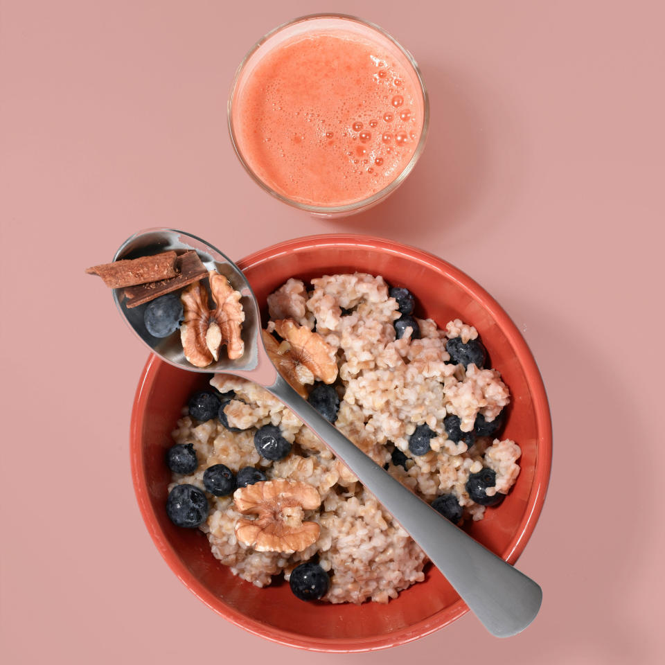 Oatmeal With Berries and Walnuts