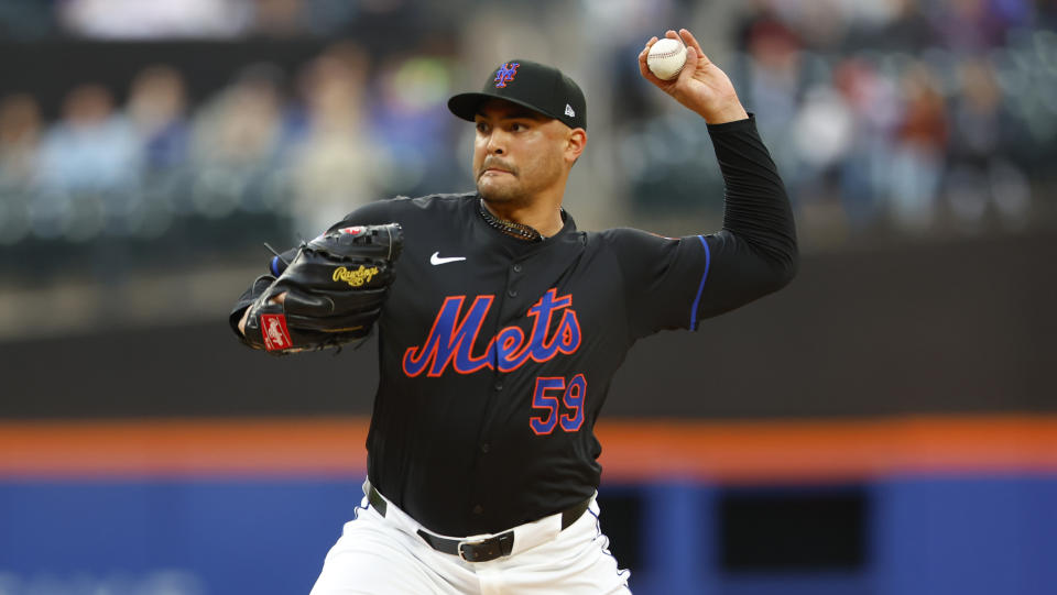 New York Mets pitcher Sean Manaea throws against the Philadelphia Phillies during the first inning of a baseball game, Monday, May 13, 2024, in New York. (AP Photo/Noah K. Murray)