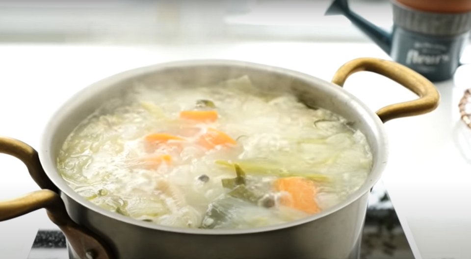 天然的蔬菜風味高湯，可提升南瓜濃湯的美味。