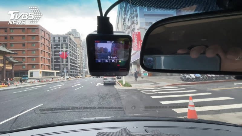 行車影像紀錄器普及，也讓交通違規檢舉案件量大增。(圖片來源/ TVBS)