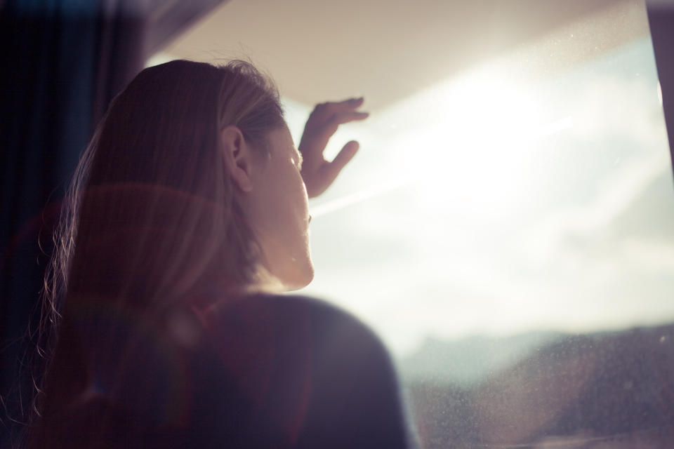 Hält störende UV-Strahlung draußen: Sonnenschutzfolien kühlen spürbar den Raum. (Symbolfoto: Getty Images) 