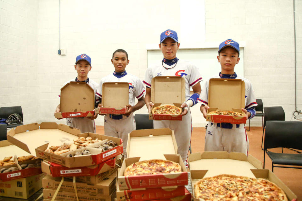 中華隊收到林智勝送的披薩。中華棒協提供