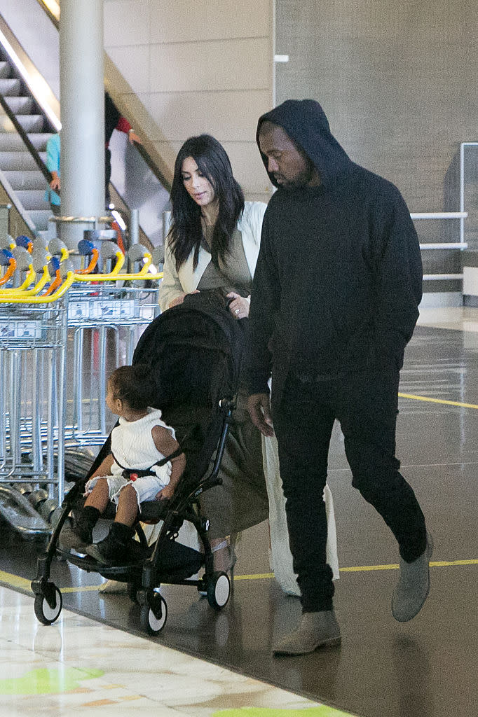 Elle a testé la loyauté de ses amis. Pour savoir en qui elle pouvait avoir confiance au moment de la naissance de North, Kim Kardashian a mis en place un stratagème. Elle a envoyé à certaines personnes de son entourage des photos d’un bébé qui n’était pas sa fille afin de voir si ses supposés proches allaient essayer de les vendre à la presse. Bingo ! C’est ce que certains ont effectivement tenté de faire. © Marc Piasecki/GC Images