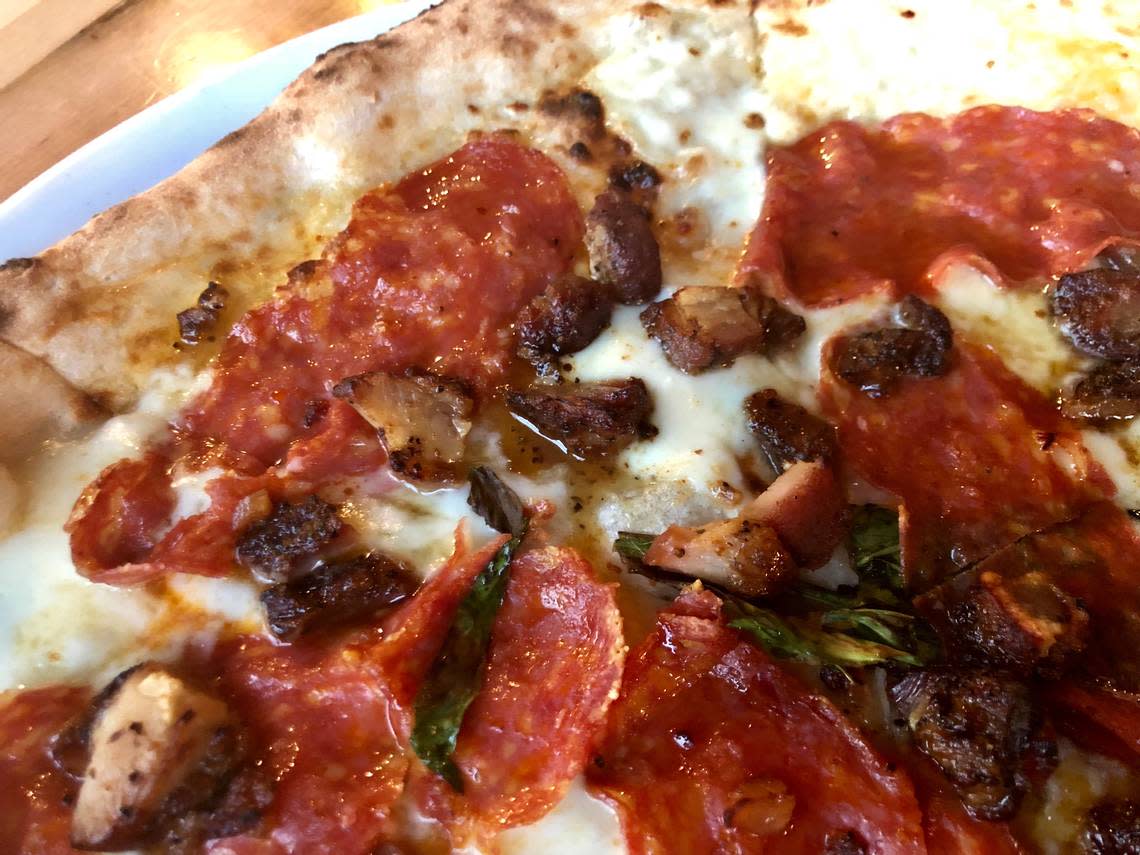 The “Heimy” pizza with bacon “burnt ends” is served Tuesdays at Cane Rosso in Fort Worth. Bud Kennedy/bud@star-telegram.com