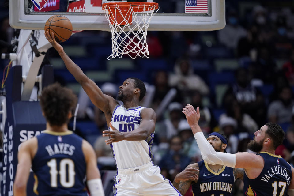 Sacramento Kings forward Harrison Barnes (40) goes to the basket over New Orleans Pelicans forward Brandon Ingram and center Jonas Valanciunas (17) in the second half of an NBA basketball game in New Orleans, Wednesday, March 2, 2022. The Pelicans won 125-95. (AP Photo/Gerald Herbert)