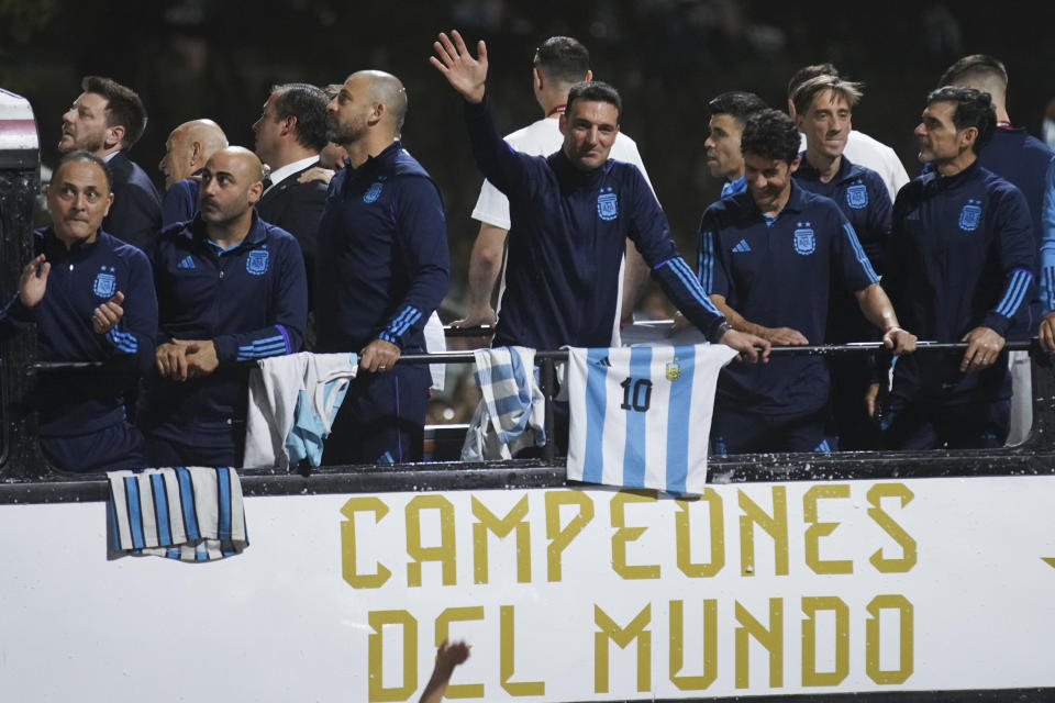 Coach Lionel Scaloni waves upon the arrival of the Argentine soccer team that won the World Cup to the training grounds where they will spend the night after landing at Ezeiza airport on the outskirts of Buenos Aires, Argentina, Tuesday, Dec. 20, 2022. (AP Photo/Matilde Campodonico)