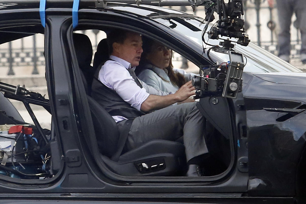  Actor Tom Cruise and actress Hayley Atwell handcuffed together filming a thrilling chase with cars on the set of the film Mission Impossible 7 in Piazza Venezia, just in front of the Victor Emmanuel II Monument (Tomb of the Unknown Soldier). Rome (Italy), November 29th 2020 Photo Samantha Zucchi /Insidefoto/Sipa USA) 