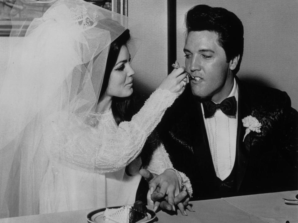 Elvis presley being fed wedding cake by bride Priscilla Beaulieu