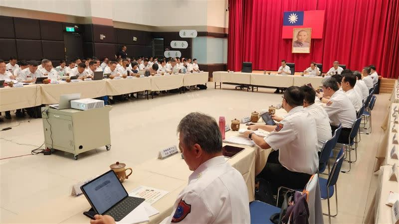 新北市消防局長李清安指示必須全面提高救災安全意識，嚴格遵守救災操作規範。（圖／翻攝畫面）
