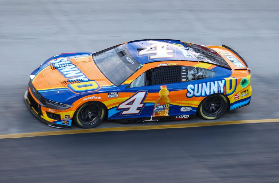 Mar 16, 2024; Bristol, Tennessee, USA; NASCAR Cup Series driver Josh Berry (4) during qualifying for the Food City 500 at Bristol Motor Speedway. Mandatory Credit: Randy Sartin-USA TODAY Sports