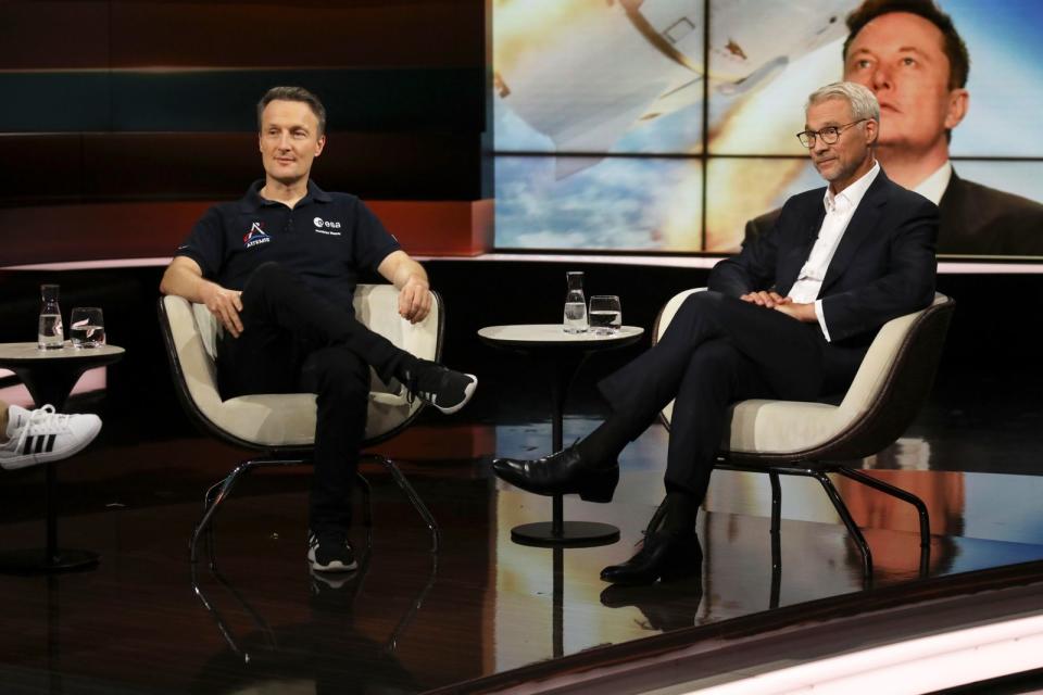 Astronaut Matthias Maurer (l.) und Raumfahrtunternehmer Matthias Spott (r.) sprachen am Mittwochabend über den Einfluss von Elon Musk. (Bild: ZDF / Cornelia Lehmann)