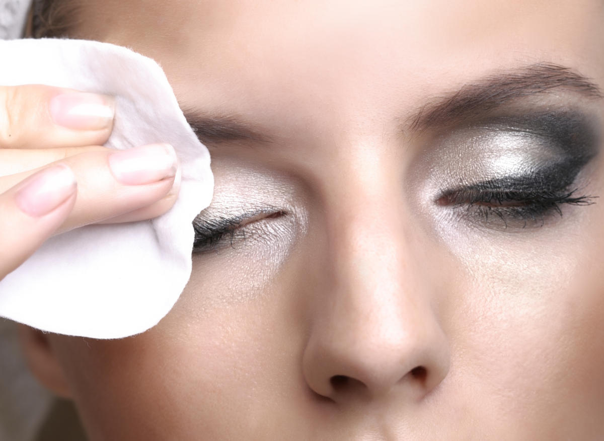 Do Makeup Wipes Clean Your Face? Dermatologists Explain