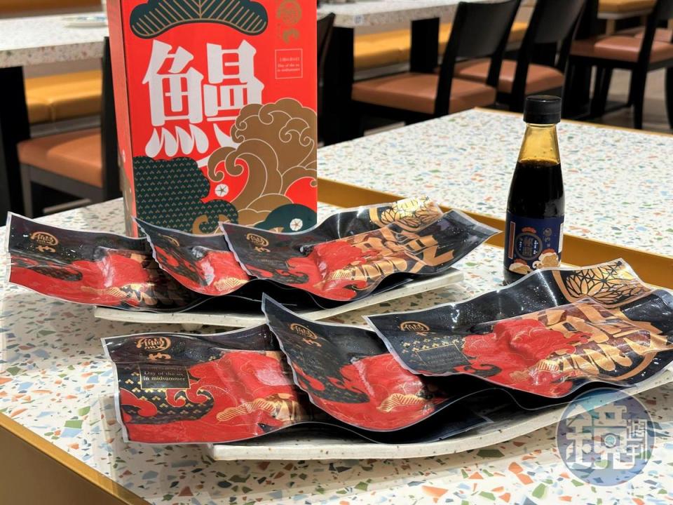 「蒲燒鰻即食包6入禮盒」可用隔水加熱法復熱，或退冰後進烤箱酥烤，就能輕鬆上桌。（1,100元／盒）