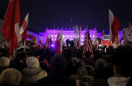 People attend a pro-government rally in front of the Presidential Palace in Warsaw, Poland December 18, 2016. Agencja Gazeta/Przemek Wierzchowski/via REUTERS