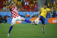 Croatia's Ivica Olic fights for the ball with Brazil's Oscar during their 2014 World Cup opening match at the Corinthians arena in Sao Paulo June 12, 2014. REUTERS/Kai Pfaffenbach (BRAZIL - Tags: SOCCER SPORT WORLD CUP)