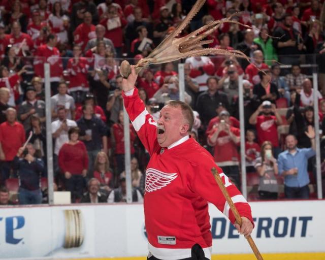 Red Wings fans closed Joe Louis Arena in style by tossing 35