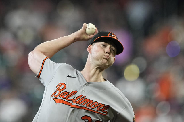 Orioles All-Star closer leaves game with 'arm discomfort