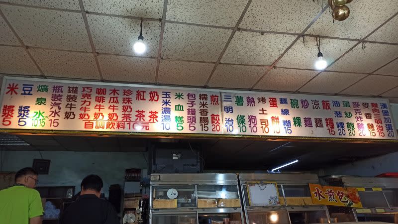 ▲豆漿1杯才5元！彰化這間「銅板價早餐店」菜單曝光後，吸引不少老饕和外地人的羨慕眼光。（圖／翻攝自臉書社團《美食公社》）