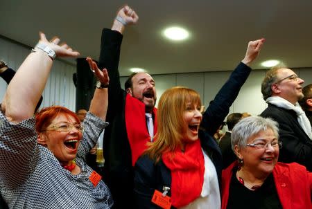 Members of the Social Democrats (SPD) react to the first exit polls of the federal state of Rhineland-Palatinate election in the city of Mainz, Germany, March 13, 2016. REUTERS/Ralph Orlowski