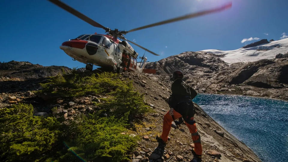 Members of Naval Air Station Whidbey Island's search and rescue team conduct training in Washington state's North Cascades National Park in 2017. (Navy)