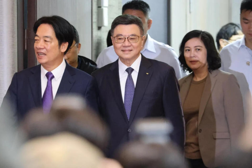 準總統賴清德(左)宣布由前民進黨主席卓榮泰組閣。（圖／記者李俊毅攝）