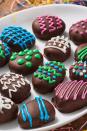 <p>Win at Easter with these <a href="https://www.delish.com/uk/cooking/recipes/a30377008/oreo-truffles-recipe/" rel="nofollow noopener" target="_blank" data-ylk="slk:Oreo truffles;elm:context_link;itc:0;sec:content-canvas" class="link ">Oreo truffles</a>. Decorate them however you want for the cutest eggs at the table! </p><p>Get the <a href="https://www.delish.com/uk/cooking/recipes/a32091977/easter-egg-oreo-truffles-recipe/" rel="nofollow noopener" target="_blank" data-ylk="slk:Easter Egg Oreo Truffles;elm:context_link;itc:0;sec:content-canvas" class="link ">Easter Egg Oreo Truffles</a> recipe.</p>