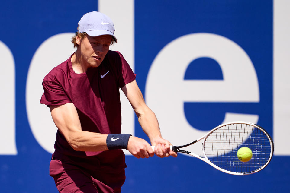 BARCELONA, SPAIN - APRIL 23: Jannik Sinner of Italy plays a backhand against Andrey Rublev of Russia  in their quarter-final match during day five of the Barcelona Open Banc Sabadell 2021 at Real Club de Tenis Barcelona on April 23, 2021 in Barcelona, Spain. (Photo by Alex Caparros/Getty Images)