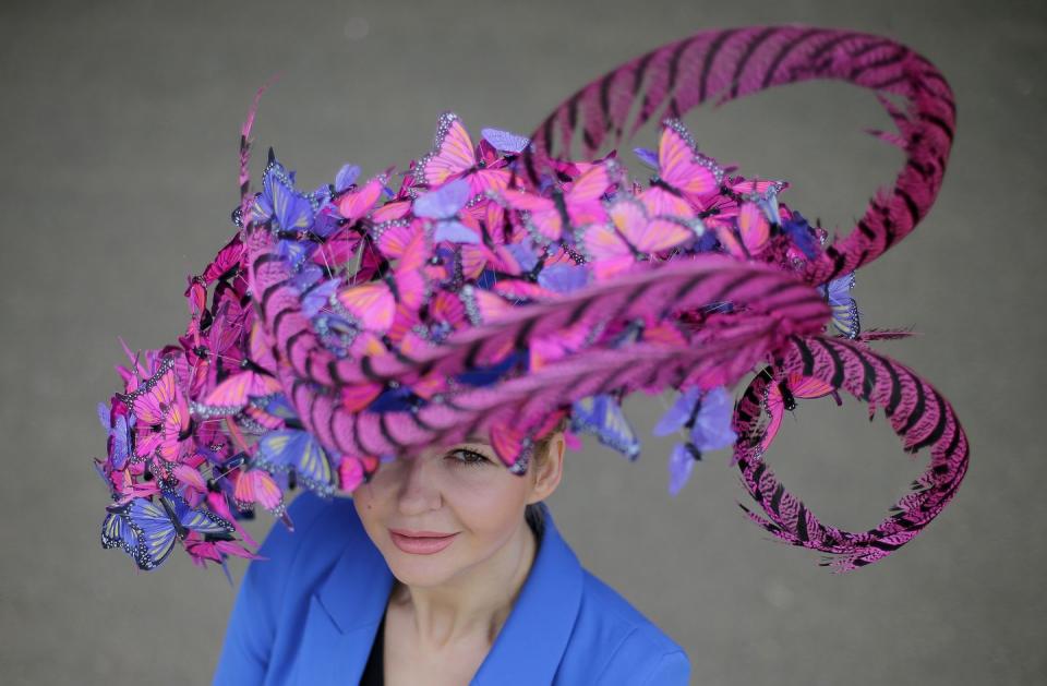 A racegoer matches the blue in her hat to her outfit on Day 1.