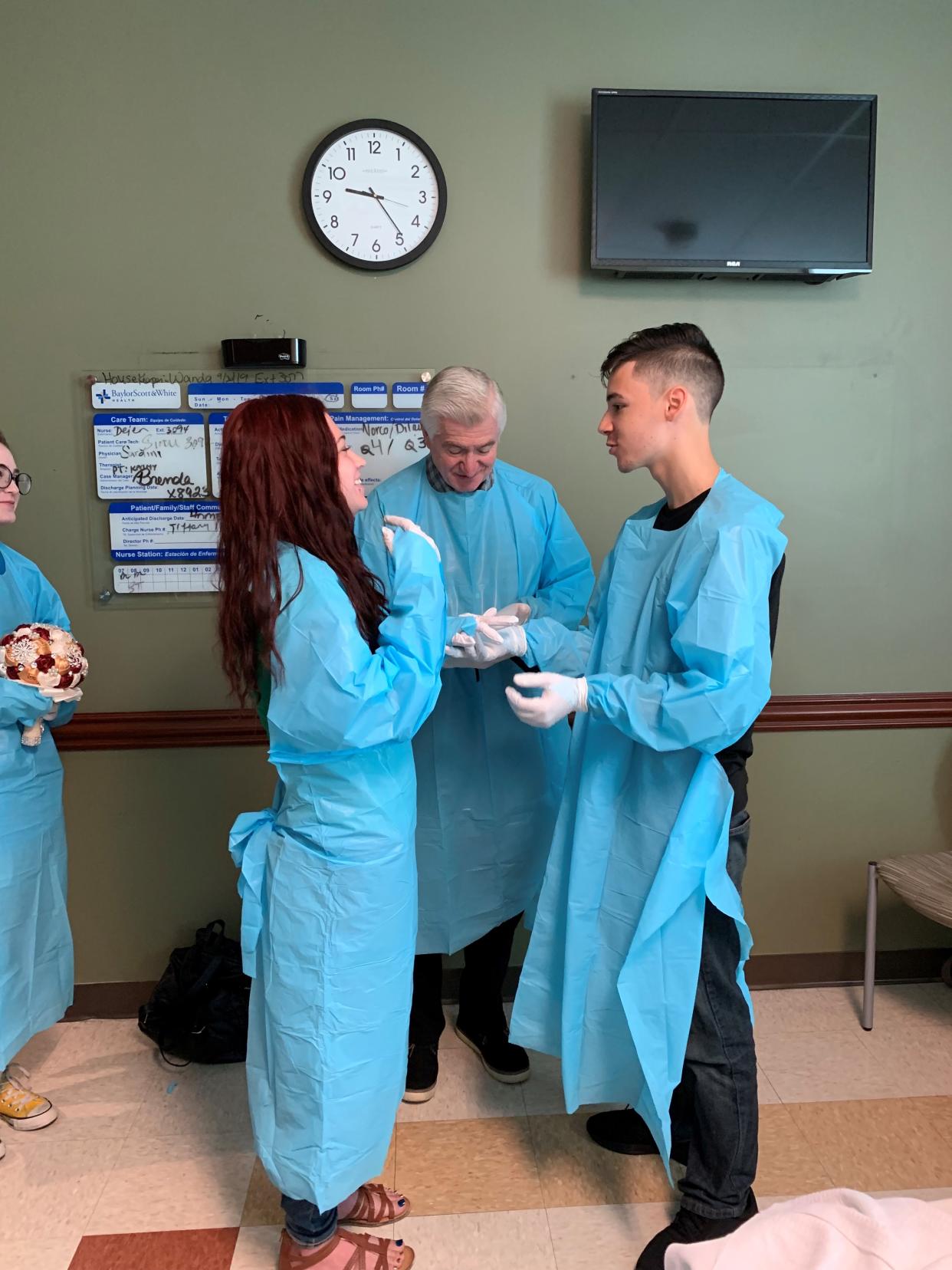 A Texas couple moved their wedding to a hospital so the groom's sick father could attend. (Photo: Courtesy of Baylor Scott and White-Sunnyvale)