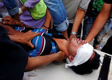 An injured man is rushed to a hospital after he was injured during clashes between police and protesters, in Srinagar, August 5, 2016. REUTERS/Danish Ismail
