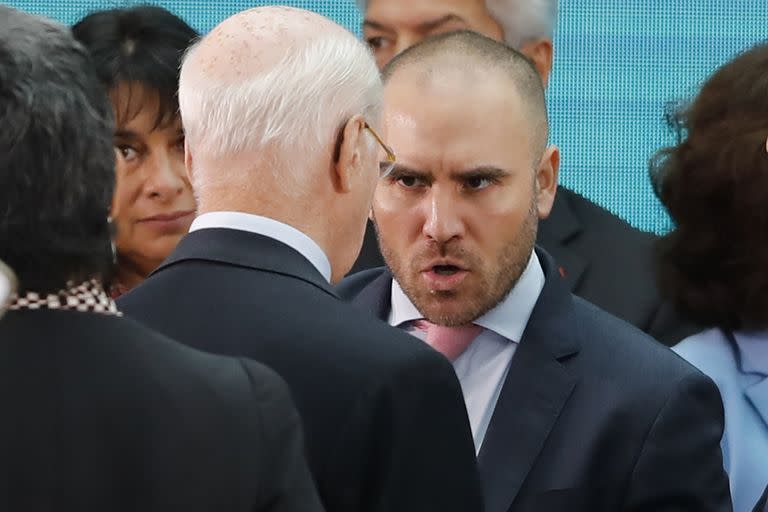 El presidente Alberto Fernandez encabezo en el Museo del Bicentenario de Casa Rosada, junto al ministro de economia, Martin Guzman, un acto sobre politicas para apuntalar el desarrollo del sector hidrocarburifero del que participaron gobernadores, gremios, empresarios y dirigentes de la industria energetica.