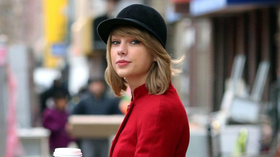 <p>We know Taylor Swift didn't really sing "Gotta love those Starbucks lovers" in her song "Blank Space," but for the purposes of this photo, let's pretend she did. </p>