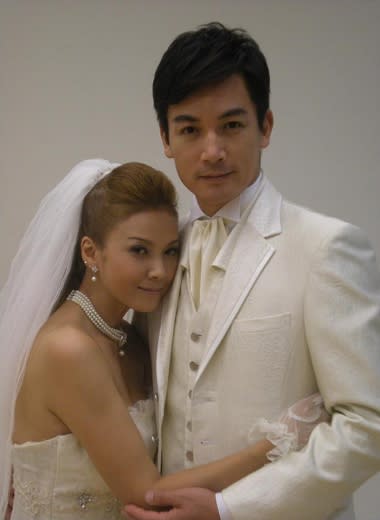 ▲丁國琳（左）在《牽手》劇中飾演韓湘琪，因精神失常闖進伊正的家。（圖／擷自丁國琳臉書）