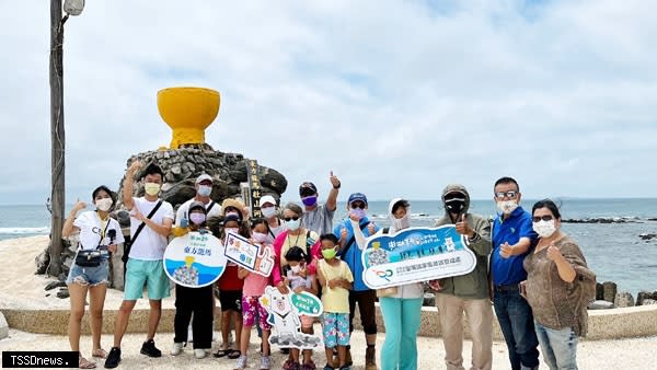 遊客參與澎湖吉貝觀光景點導覽活動。（圖：觀光署澎管處提供）