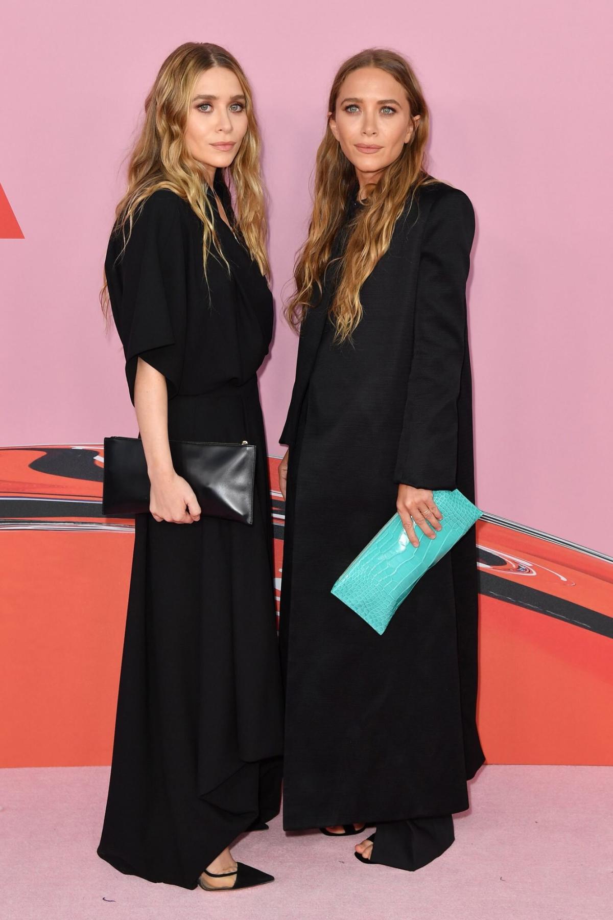 Vend om Åbent slap af Mary-Kate Olsen Reveals Why She and Twin Sister Ashley Are 'Discreet'  People in Rare Interview